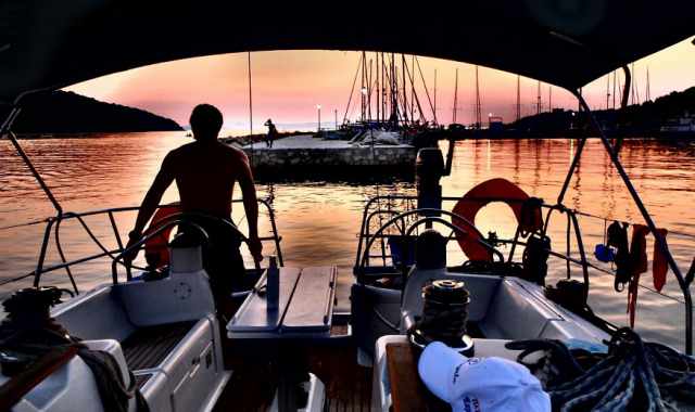 Scaramanzie, richieste assurde e tanta pazienza:  la vita dello skipper ''turistico''